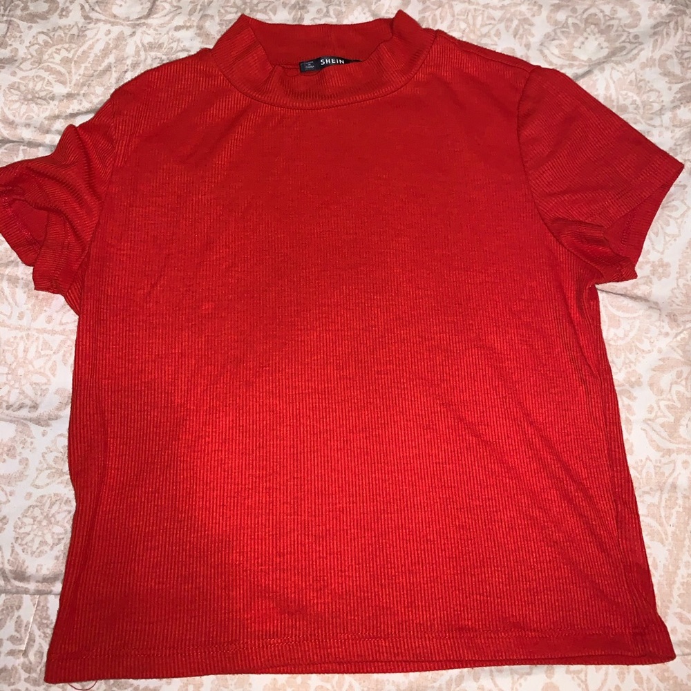 red cropped tee